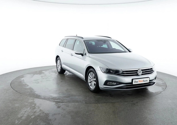 Volkswagen Passat cena 93800 przebieg: 135508, rok produkcji 2019 z Rybnik małe 781